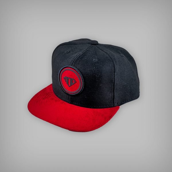 Boné Diamante - SnapBack, aba reta – Preto com Vermelho